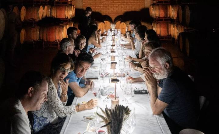 Tiempo Líquido, una experiencia enoturística en Bodega Pirineos para paladear la fugacidad eterna