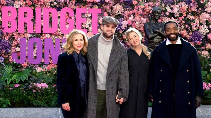 Renée Zellweger and 'Bridget Jones' Cast Reunite for Statue Unveiling