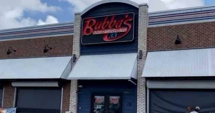 Bubba's 33 honors Veterans with free lunch on Veterans Day