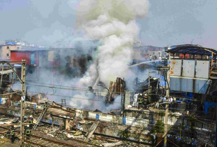 Several shanties gutted in major fire close to Mumbai Harbour line train tracks; nobody hurt