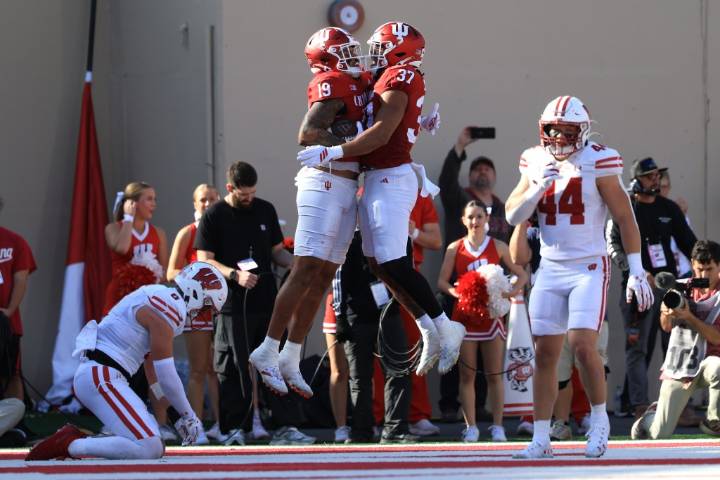 Big Ten football: No. 2 Indiana beats Wisconsin 31