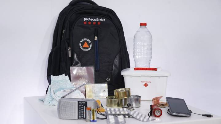 ¿Qué debes incluir en tu kit de supervivencia según el Govern de Cataluña? Medicinas, linterna, dinero, una radio...