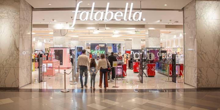 Investigan la presencia de petardos en locales de Falabella en tres reconocidos centros comerciales de Bogotá: estas son las hipótesis
