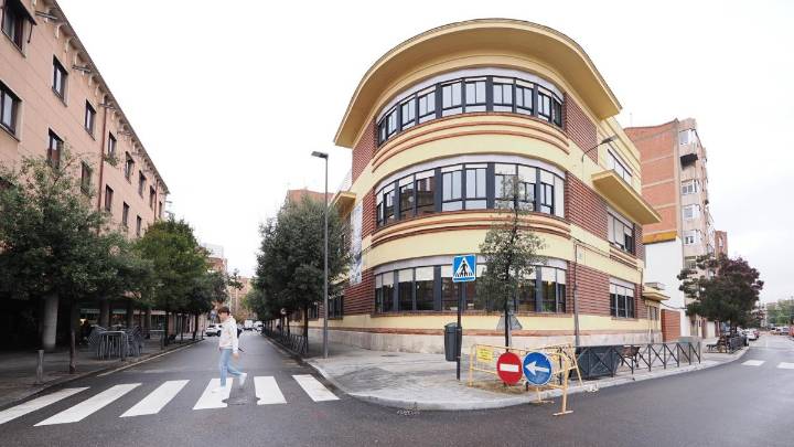 El corte de la calle de la Vía de Valladolid arranca con tráfico fluido