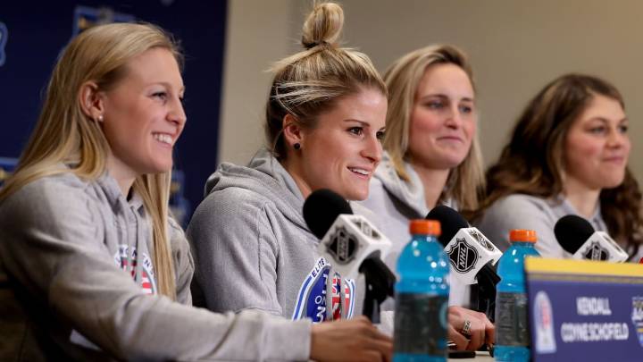 Decker elevated teammates, opponents on way to Hall of Fame, Stafford says