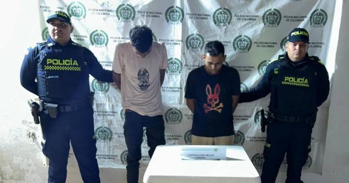 Policía captura a dos presuntos atracadores que habrían agredido a su víctima por no encontrarle nada de valor