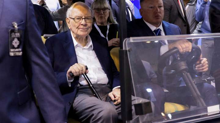Warren Buffett se Retirará de Berkshire Hathaway en Diciembre, pero Mantendrá sus Acciones