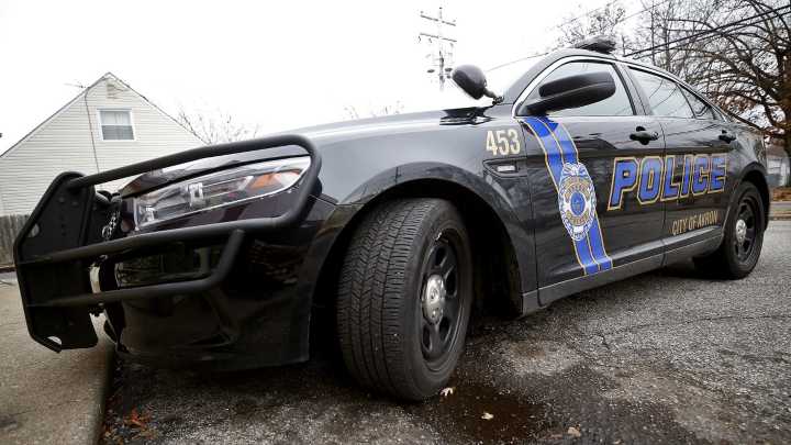 2 injured after Akron man crashes stolen car during police chase Tuesday