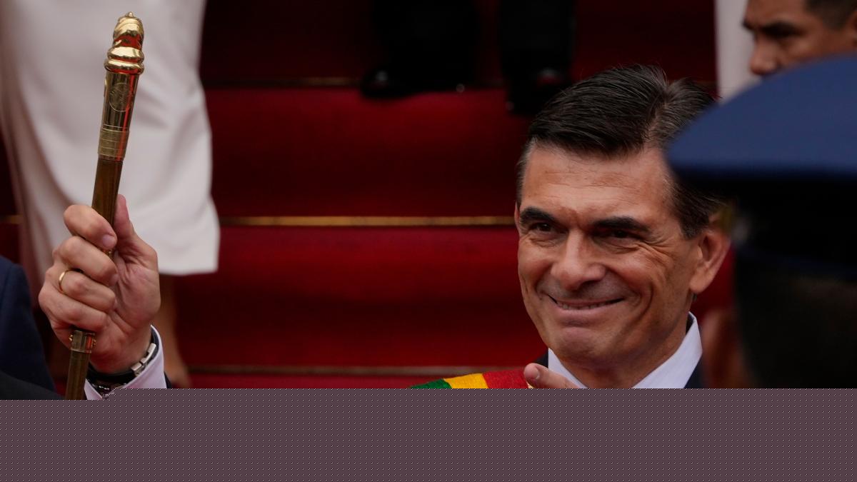 El centrista Paz toma el timón de Bolivia y pone fin a la era Morales