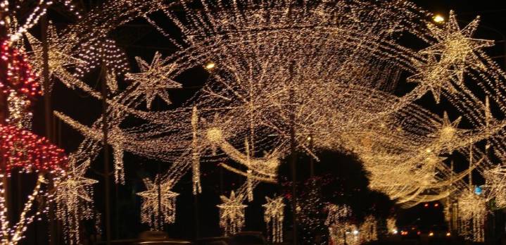 Maduro destaca espectáculo de paz en encendido de luz a “La Chinita”