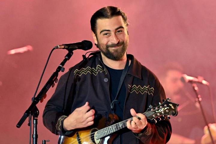 Noah Kahan Embraces the 'Snooze Fest' Label With a Smile