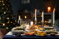 Tips for decorating a holiday table for a gathering