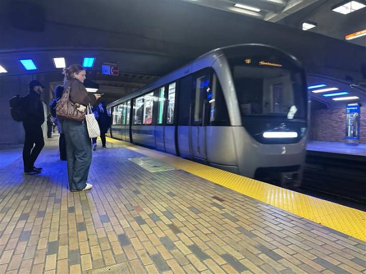 STM maintenance workers halt strike, service will resume gradually on Wednesday