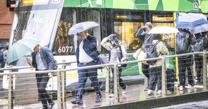 Melbourne: Showers dampen Melbourne long weekend with wet weather forecast for Cup day