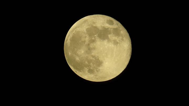 Just4Kids: The Moon gets slightly further from Earth each year. A physicist explains