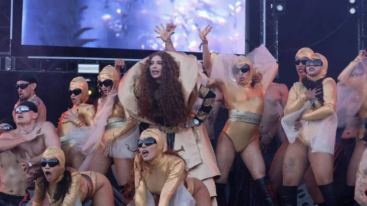 Bellakath llora en el Flow Fest tras lograr presentarse en el escenario principal