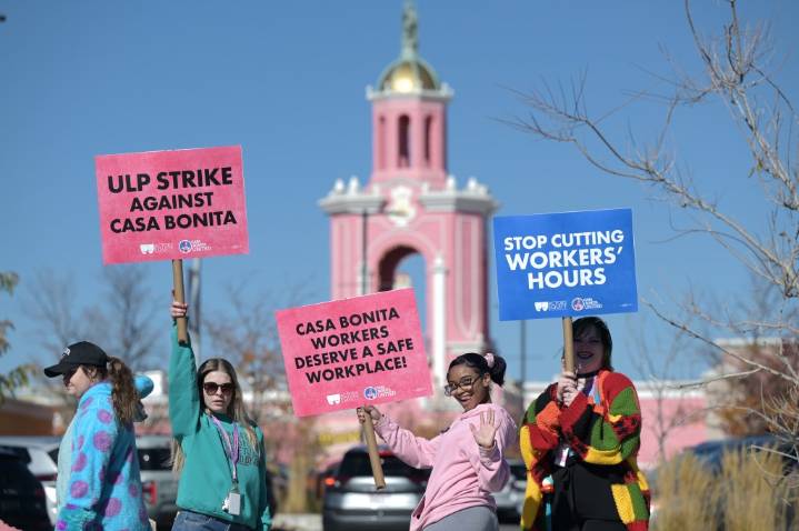 Casa Bonita actors end strike to resume union negotiations