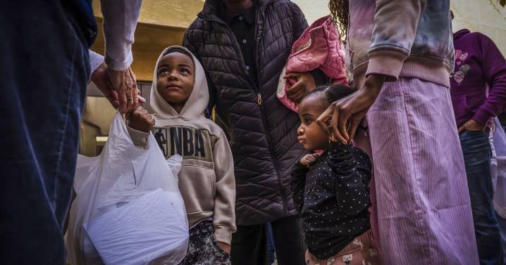 La Mesa church provides hot meals to Albuquerque's neediest on Thanksgiving