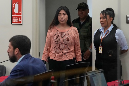 Justicia de Perú ordena cinco meses de cárcel para ex primera ministra asilada en embajada de México