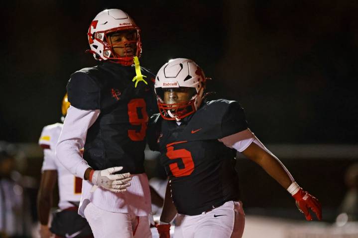 Friday night highlights: Lake Taylor, Lafayette, Oscar Smith win region championships