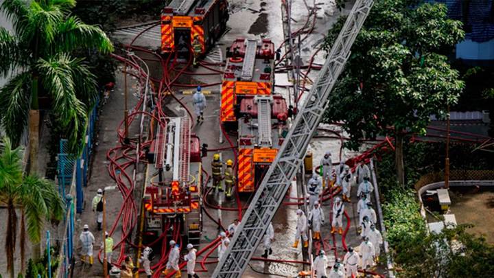 Hong Kong encontró a 144 desaparecidos en el trágico incendio y busca a otros 150