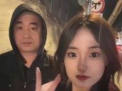 Renunció a su empleo y viajó 900 km para trabajar en un carrito de comida por una promesa: "Mi hija es lo más importante"