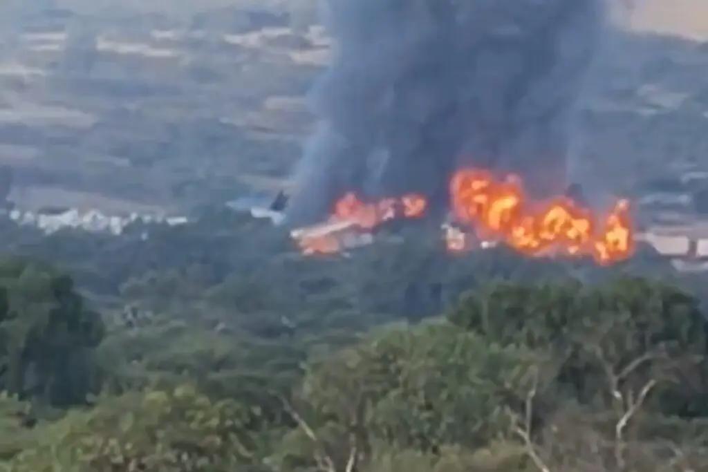 Tren que transportaba alcohol se descarrila e incendia en Hidalgo