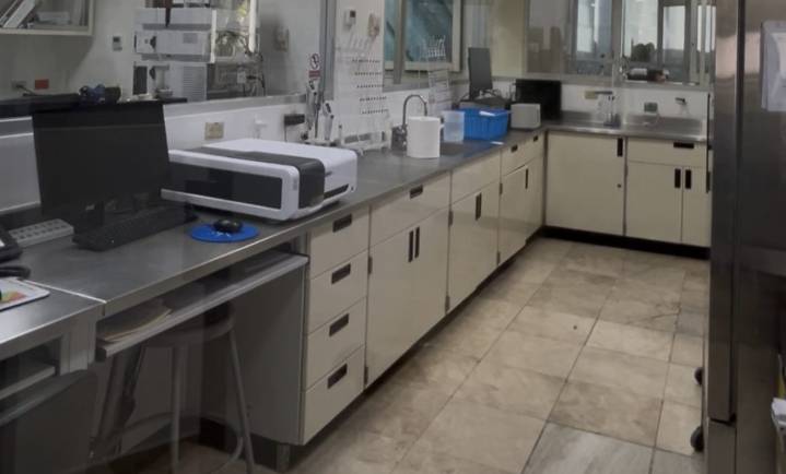 Entre probetas y barricas: así se certifica cada botella de tequila