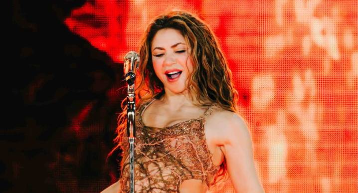Shakira arrasa en el Nacional: Baile, emoción y un show que dejó a Lima sin aliento La cantante colombiana encendió el Estadio Nacional con un espectáculo explosivo, lleno de energía, baile y emoción,