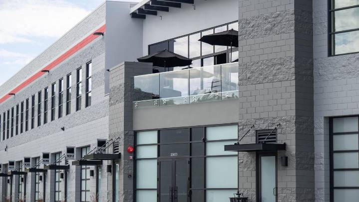 How much do condo prices change per bedroom in Nassau, Suffolk?