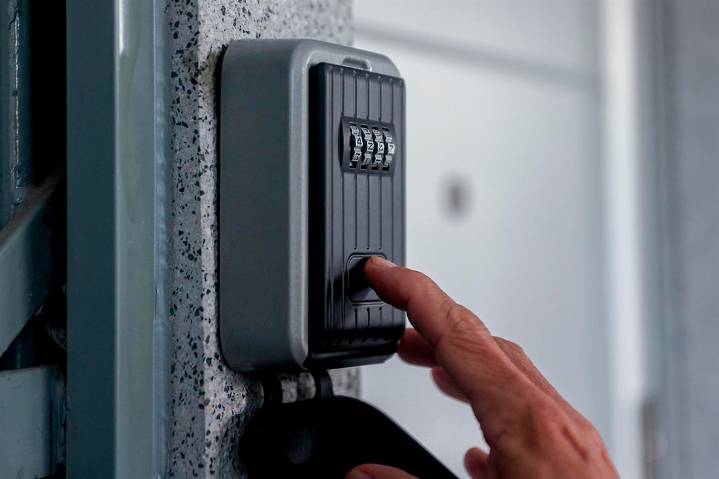 El Congreso tumba una propuesta del PSOE para exigir a Baleares y Canarias limitar los pisos turísticos