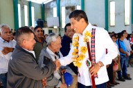 Cumple Salomón Jara con proyecto de camino en San Sebastián Nopalera