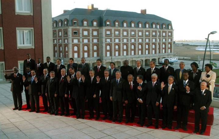 La foto de los 33 presidentes y el temor a los francotiradores