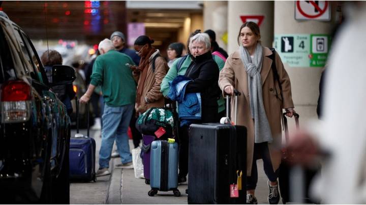 Thanksgiving Air Travel Plans Cut by US Government Shutdown