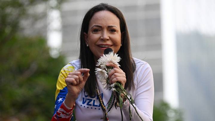 María Corina Machado invita a quienes trabajan para el régimen de Maduro a bajar las armas: “esa hora decisiva es inminente”