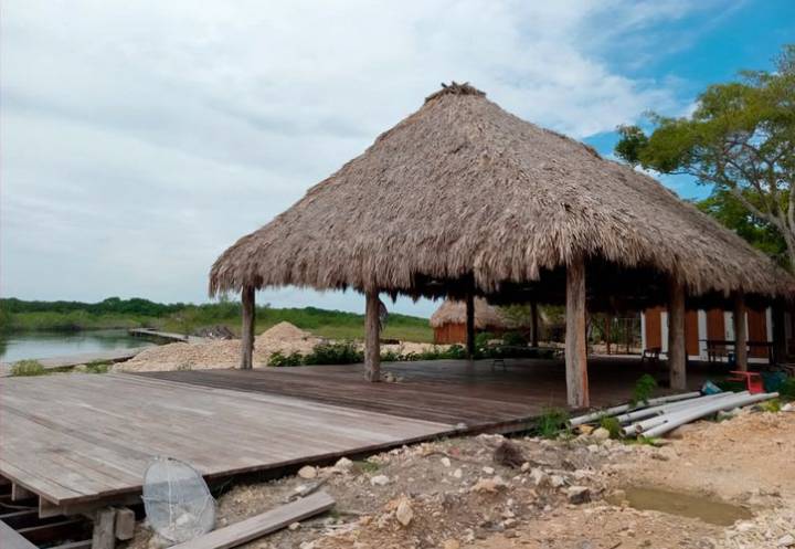 Continúan obras en estero de Chac, pese a clausura de Profepa