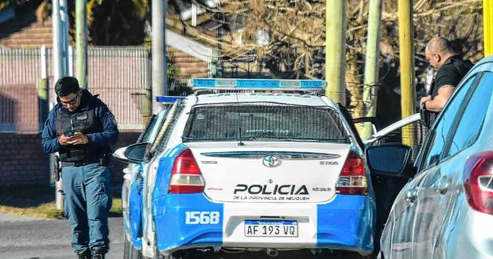 Mataron a un hombre y hay dos heridos graves tras una violenta pelea en Neuquén: buscan a los autores