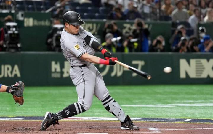 Kazuma Okamoto, Kona Takahashi posted for MLB teams