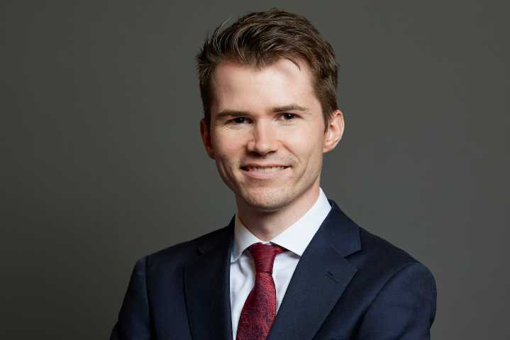 Make Gordon McKee a minister