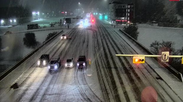 Snowfall creates slippery driving conditions in Calgary