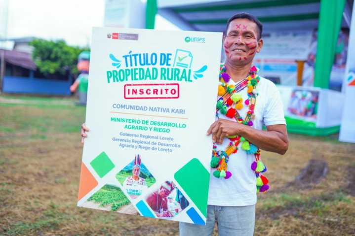 MIDAGRI entrega títulos de propiedad a nueve comunidades nativas en Loreto tras más de 20 años de espera