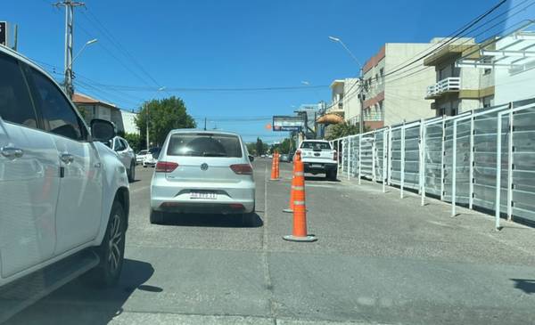 Malestar de vecinos por reducción de calzada en la Avenida Roca