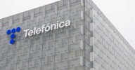 Telefónica pierde 1.080 millones de euros hasta septiembre y recorta su dividendo a la mitad