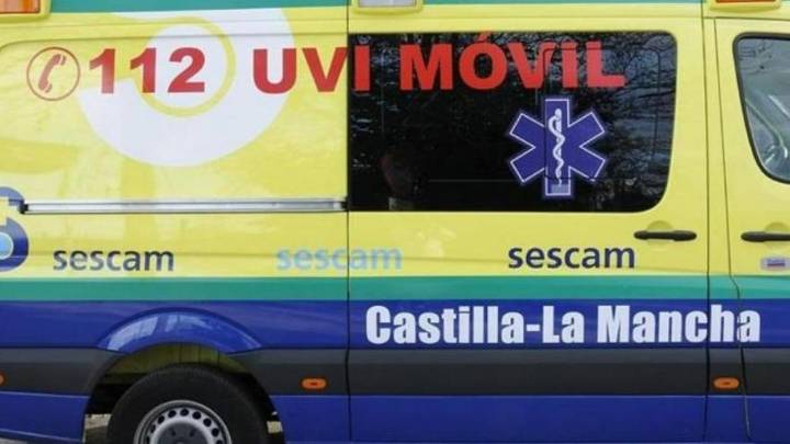 Muere un pintor de 51 años en Lezuza tras caer desde cuatro metros en plena vía pública