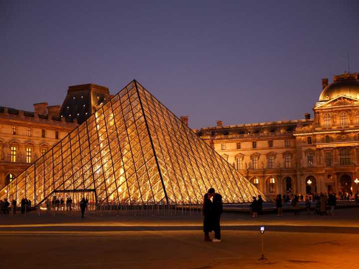 Suben fuerte las entradas al Louvre para no europeos: ¿cuánto costarán desde 2026?