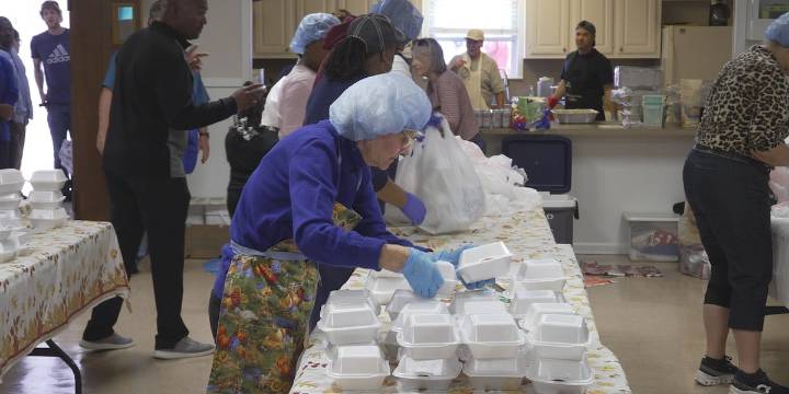 Gloria Kennard hosts Thanksgiving Meal