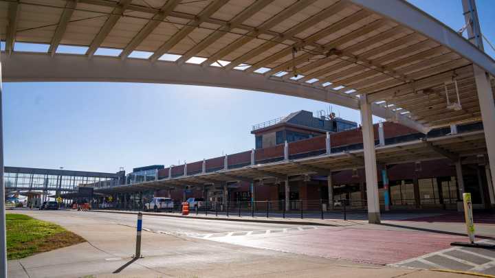 Des Moines airport closed after Delta plane slides off runway