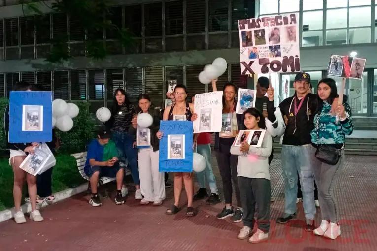 Reclamaron justicia frente a tribunales por la muerte de Tomás Yair Flores
