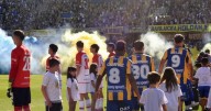 ¡Histórico! El original repudio de los jugadores de Estudiantes tras ser obligados a hacerle pasillo a Rosario Central