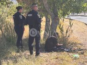 Hombre se desmaya junto al río Sacramento; fue auxiliado por policías municipales